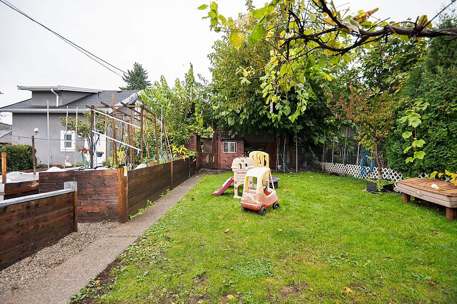 565 E 50th Avenue Vancouver, BC - 23