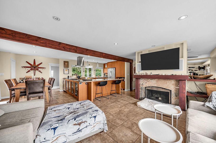 562 Alpine Court North Vancouver, BC - 5