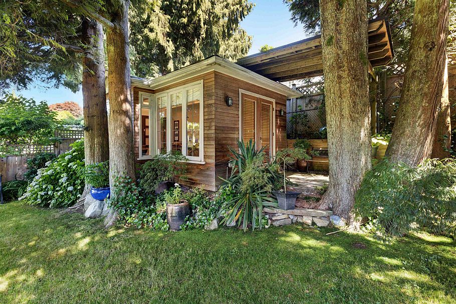 670 Montroyal Boulevard North Vancouver, BC - 32