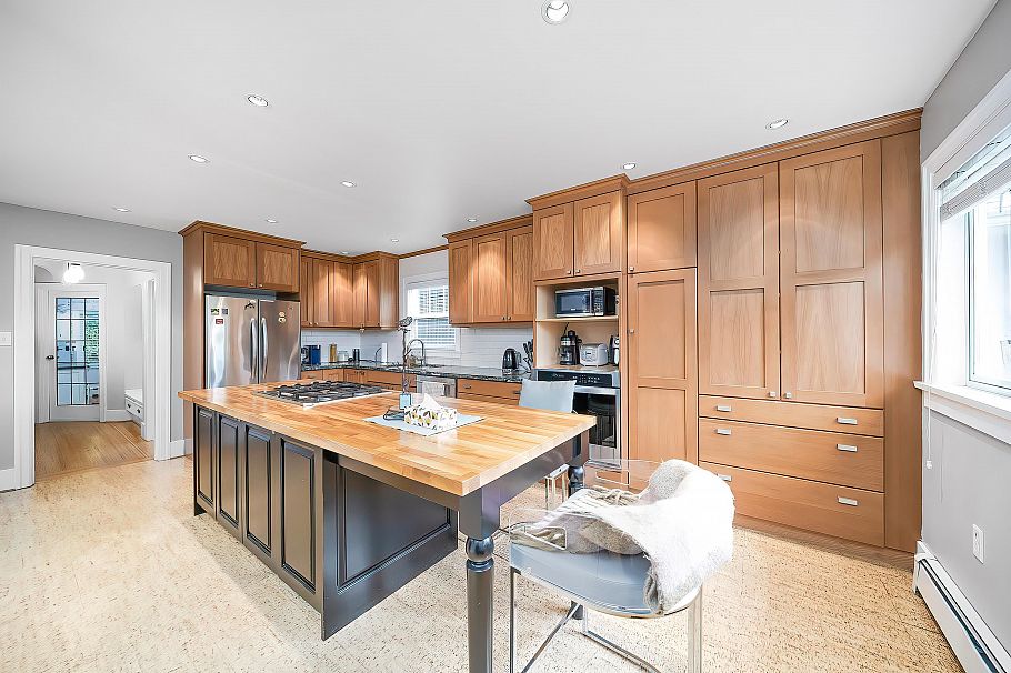 2896 W 41st Avenue Vancouver, BC - 9