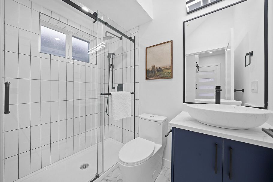 2995 E 17th Avenue Vancouver, BC - 14