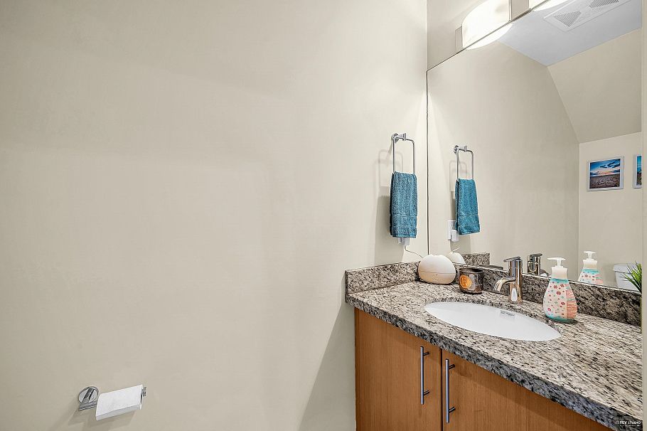 329 W 59th Avenue Vancouver, BC - 3