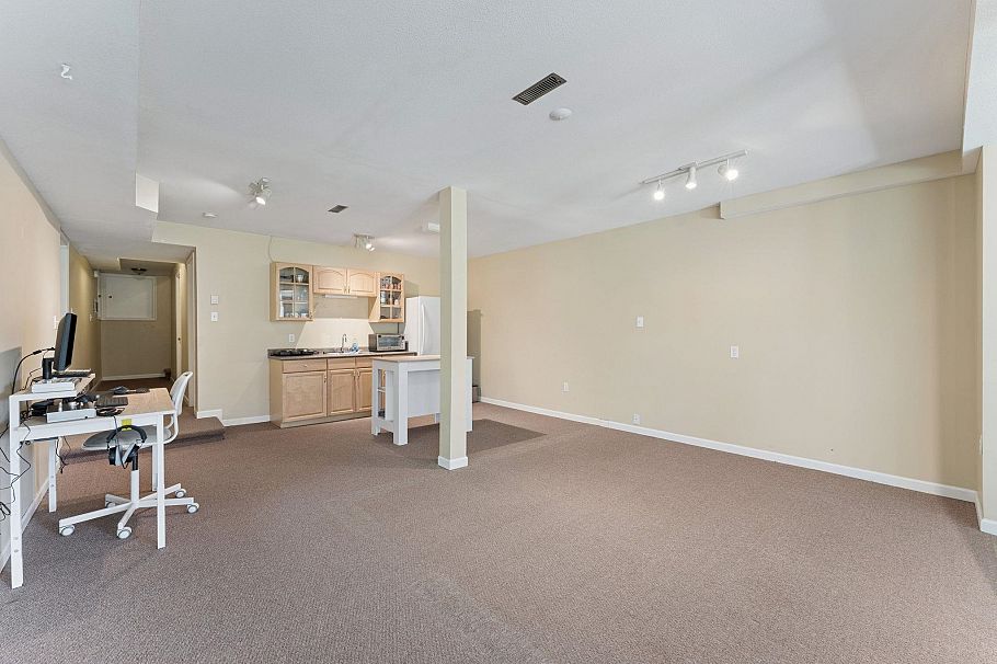 3908 Blantyre Place North Vancouver, BC - 29