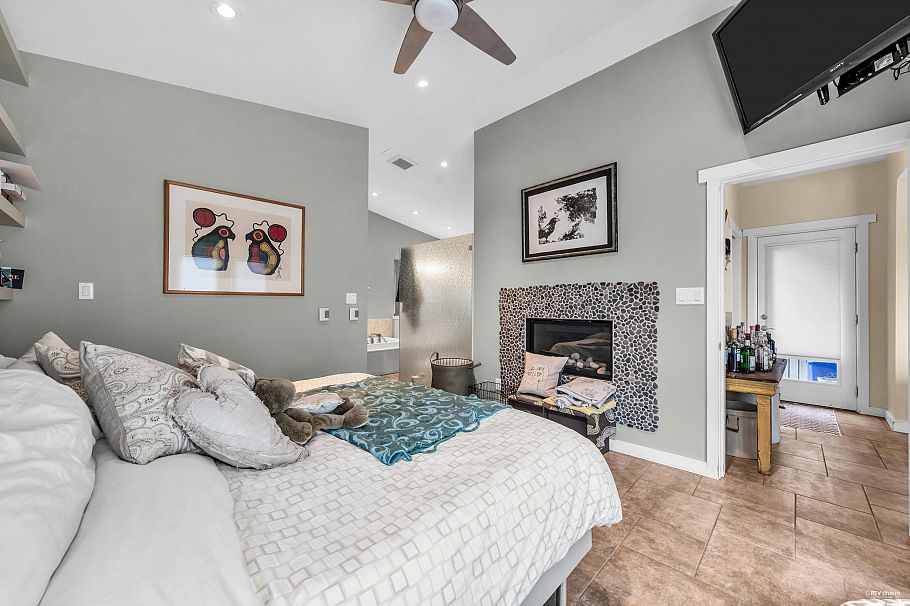 562 Alpine Court North Vancouver, BC - 17