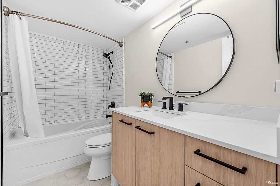 305 868 W 16th Avenue Vancouver, BC - 17