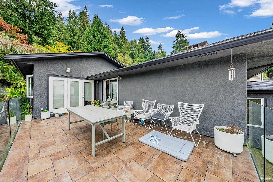 562 Alpine Court North Vancouver, BC - 28