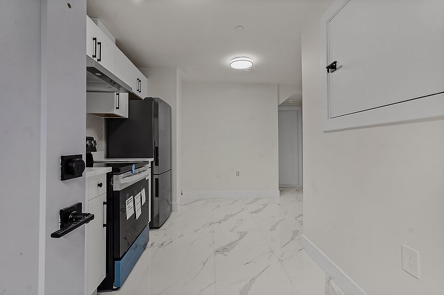 1 585 E 60th Avenue Vancouver, BC - 23