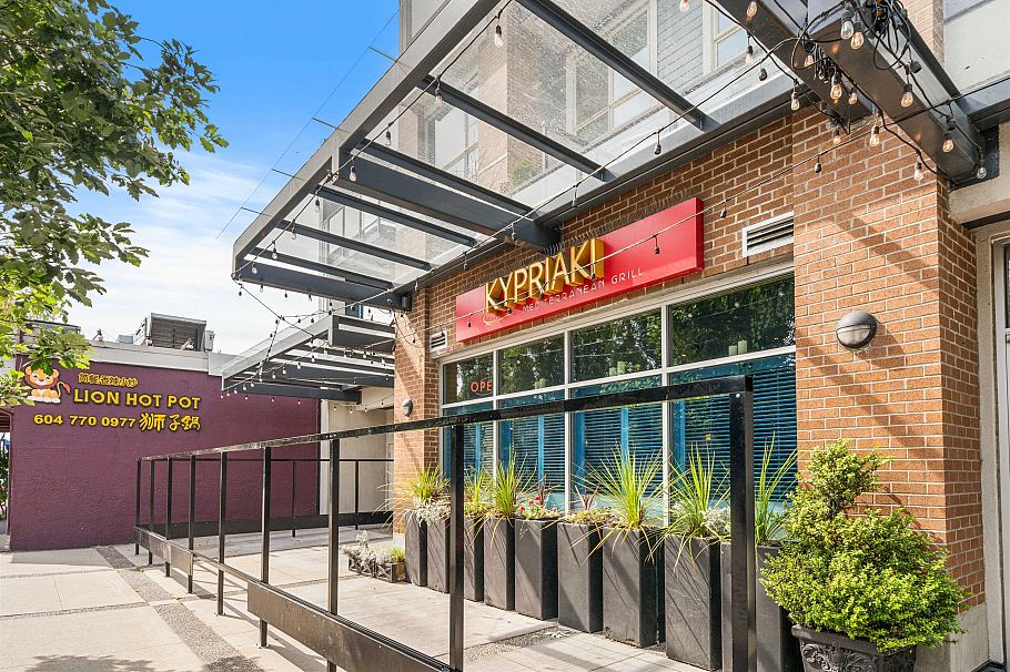 215 1330 Marine Drive North Vancouver, BC - 26