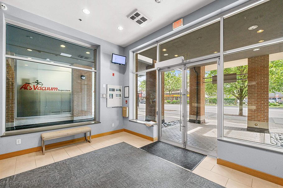 215 1330 Marine Drive North Vancouver, BC - 22