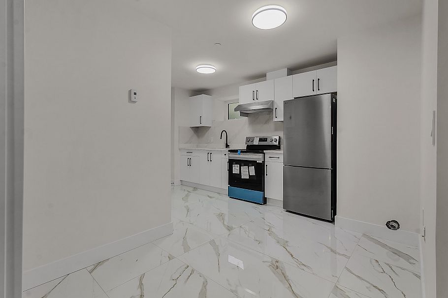 1 585 E 60th Avenue Vancouver, BC - 25