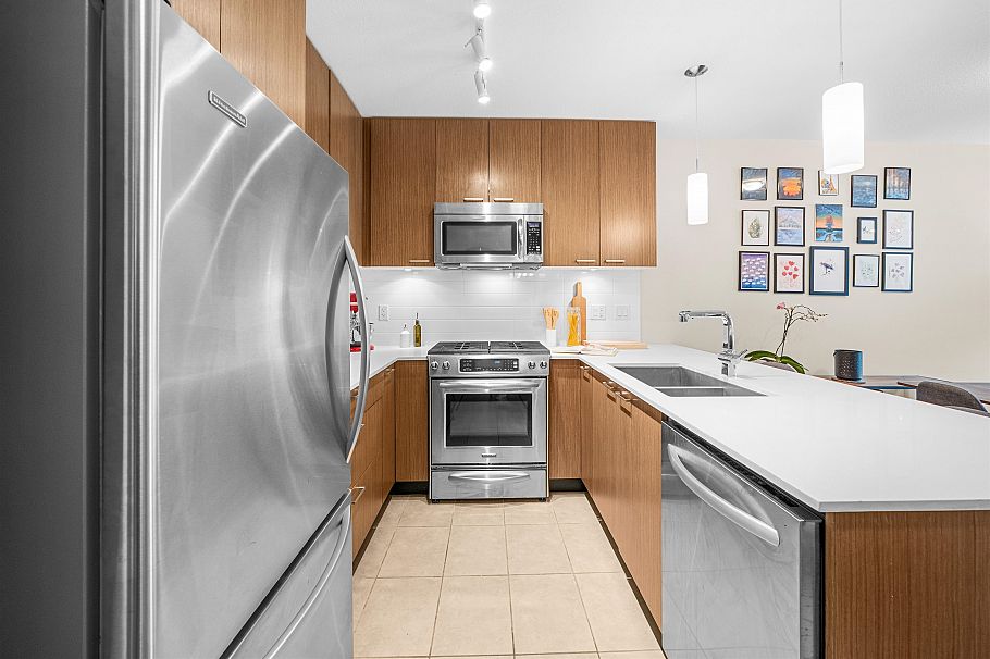 215 1330 Marine Drive North Vancouver, BC - 13