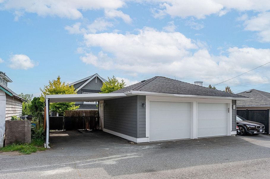 308 E 9th Street North Vancouver, BC - 33