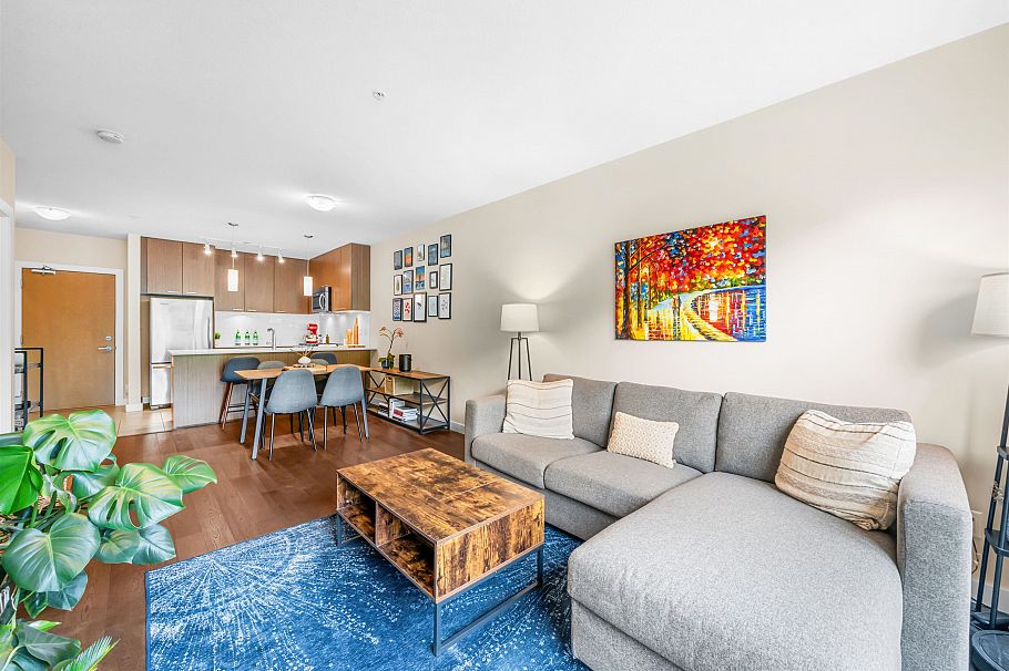 215 1330 Marine Drive North Vancouver, BC - 2