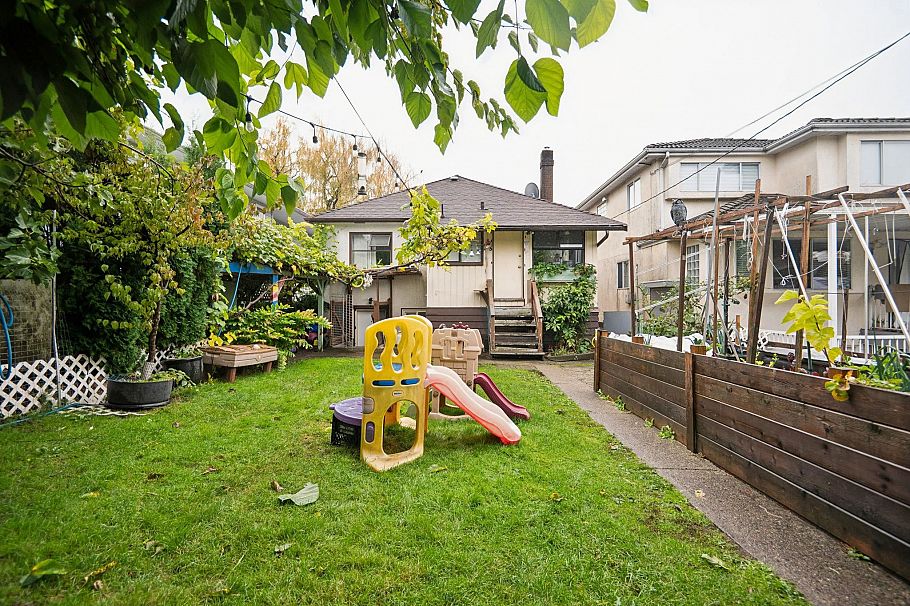 565 E 50th Avenue Vancouver, BC - 24