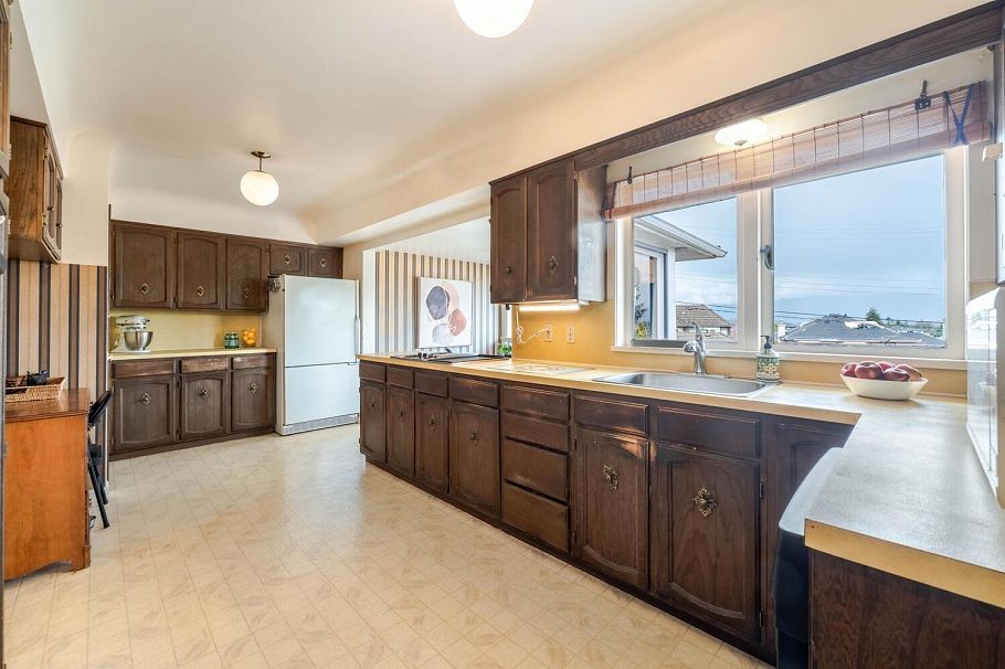 349 Midlothian Street Vancouver, BC - 9