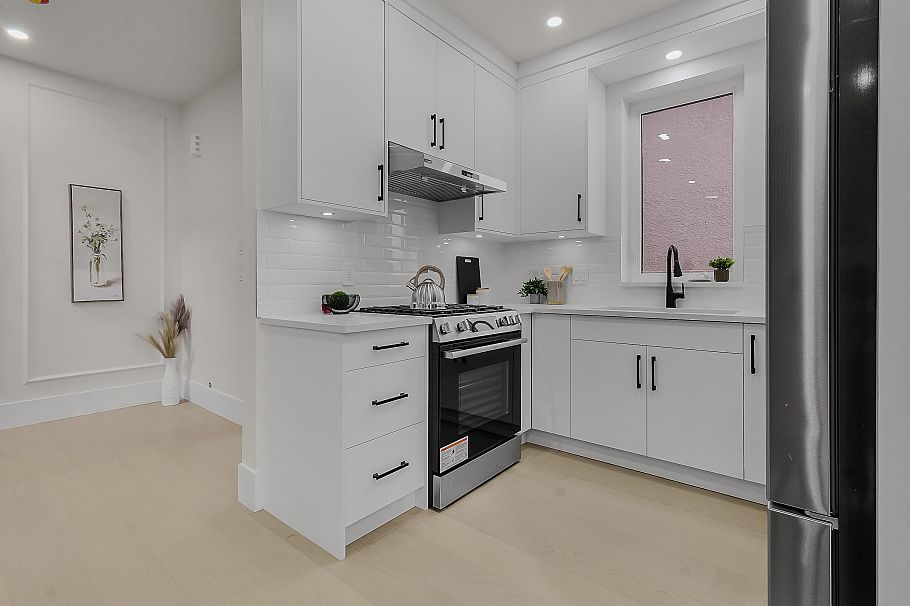 1 585 E 60th Avenue Vancouver, BC - 8