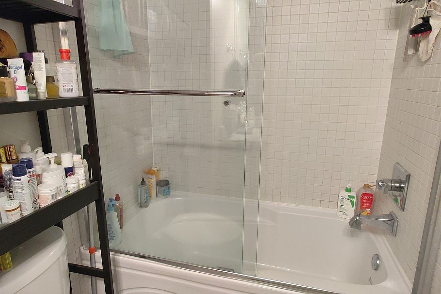 2055 Triumph Street Vancouver, BC - 18