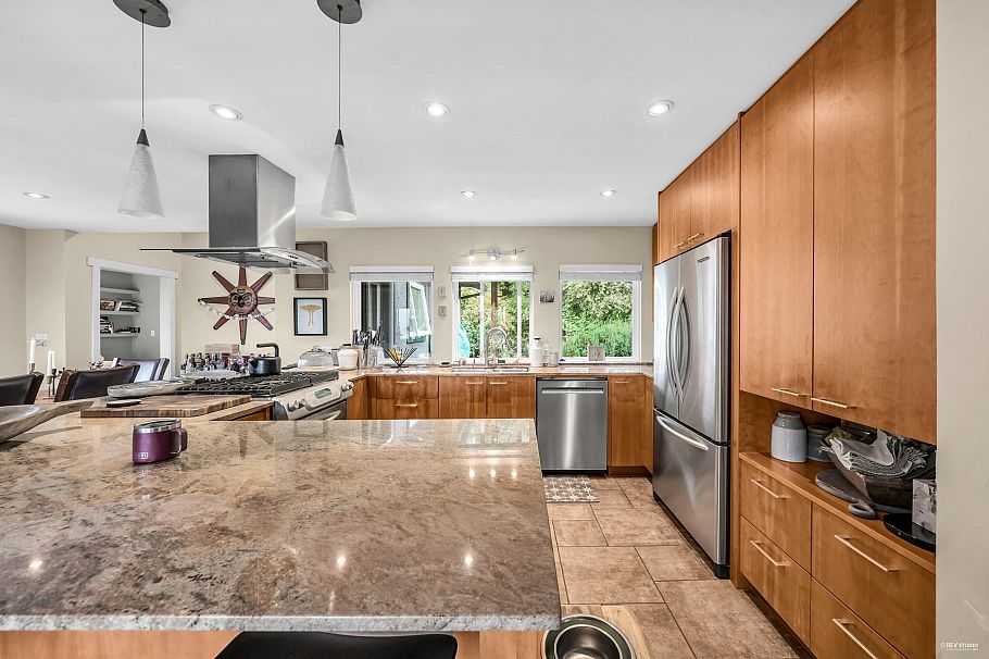 562 Alpine Court North Vancouver, BC - 9