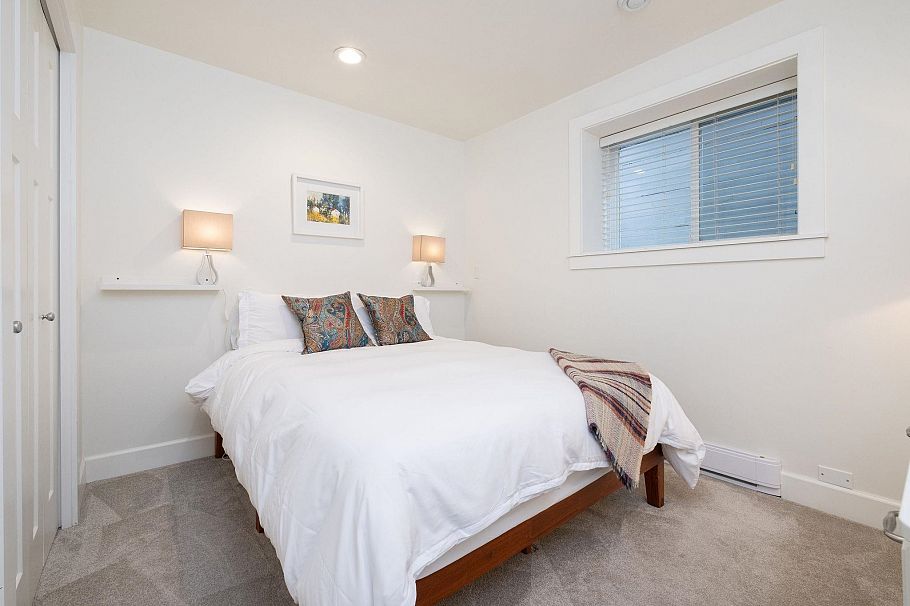 308 E 9th Street North Vancouver, BC - 26