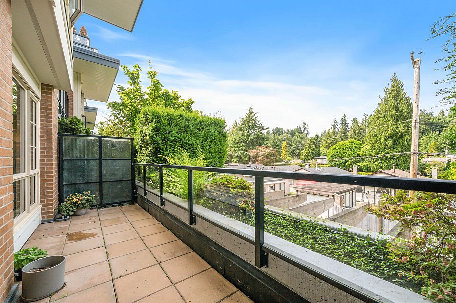 215 1330 Marine Drive North Vancouver, BC - 6