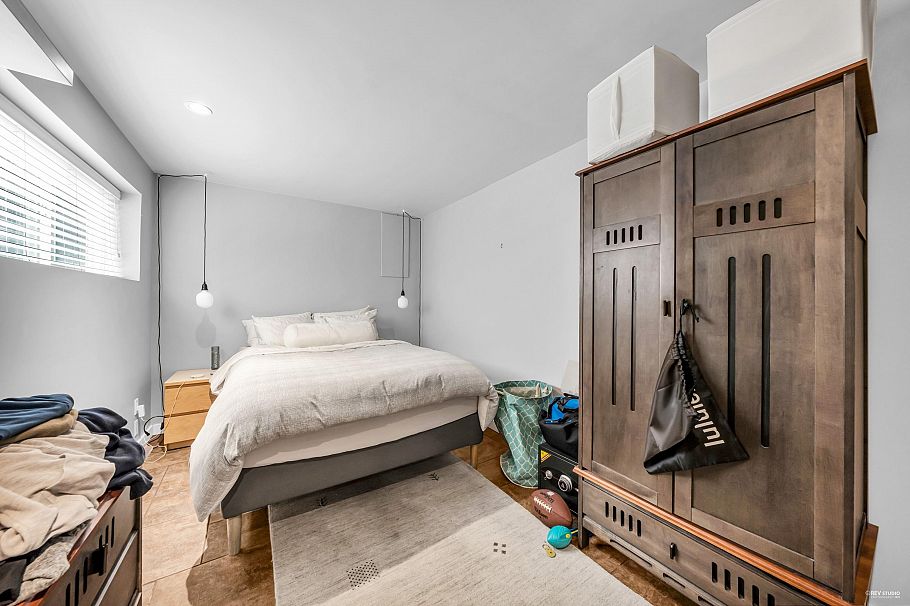 562 Alpine Court North Vancouver, BC - 23