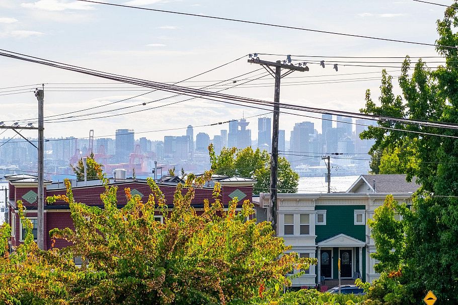 308 E 9th Street North Vancouver, BC - 15