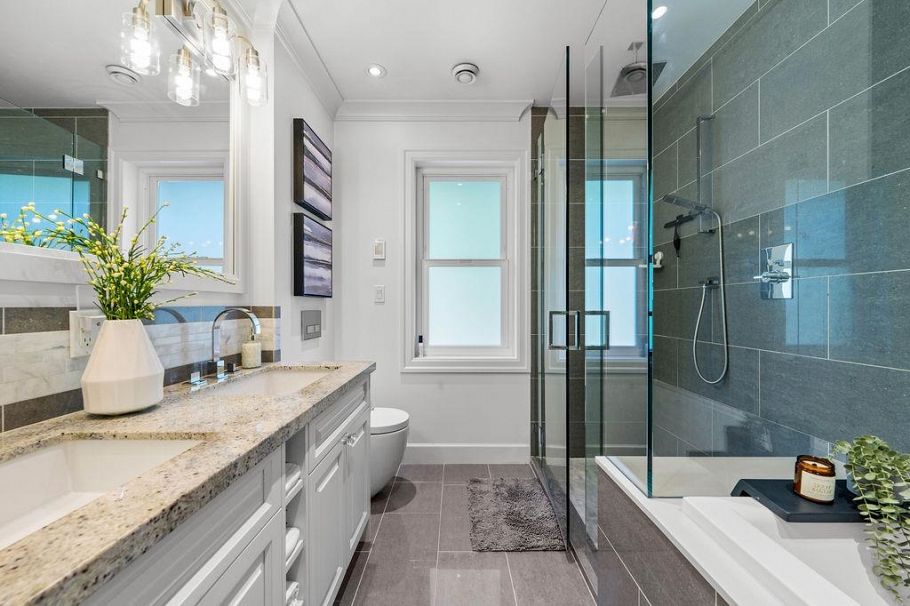 814 Plymouth Drive North Vancouver, BC - 21