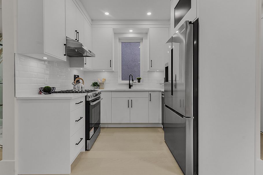 1 585 E 60th Avenue Vancouver, BC - 12