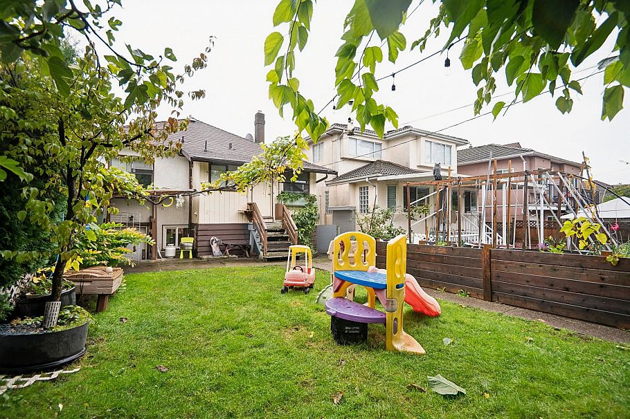 565 E 50th Avenue Vancouver, BC - 26