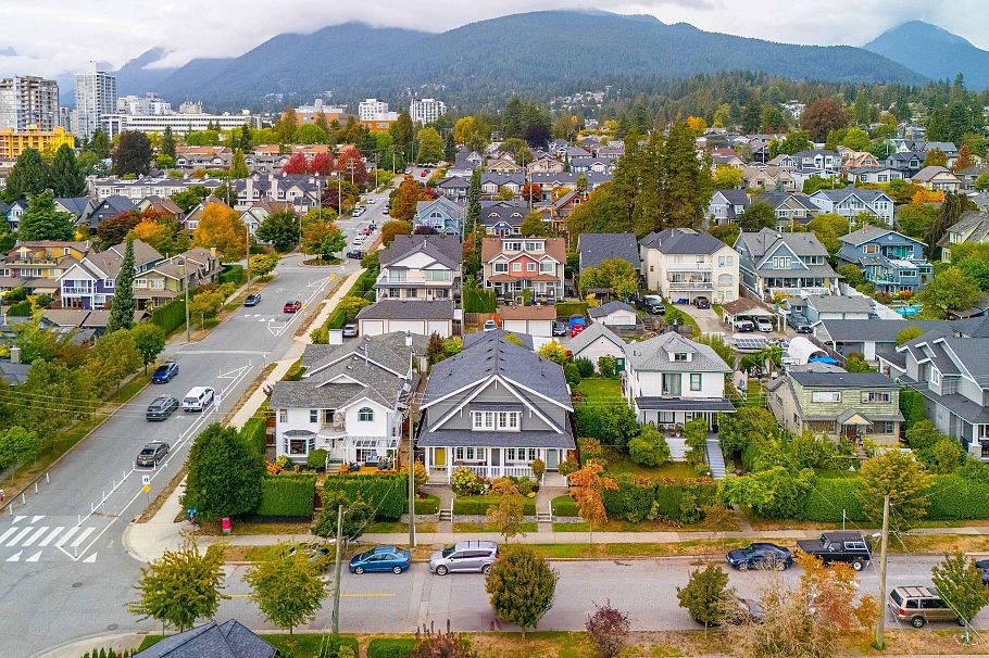 308 E 9th Street North Vancouver, BC - 35