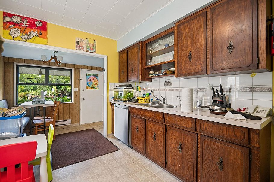 565 E 50th Avenue Vancouver, BC - 8