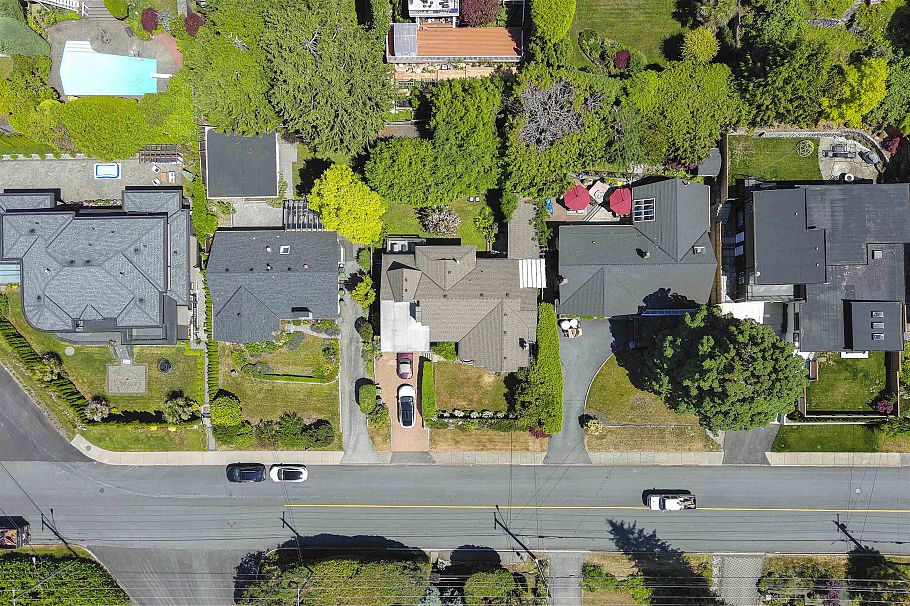 670 Montroyal Boulevard North Vancouver, BC - 39