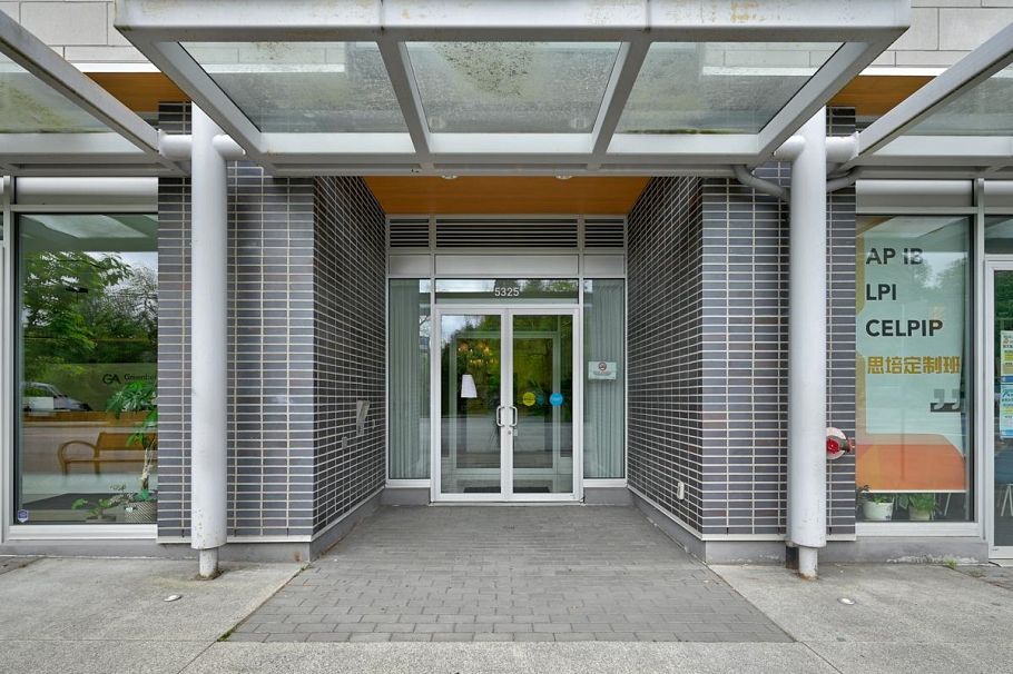 310 5325 West Boulevard Vancouver, BC - 4