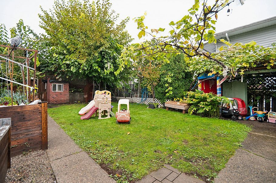 565 E 50th Avenue Vancouver, BC - 22