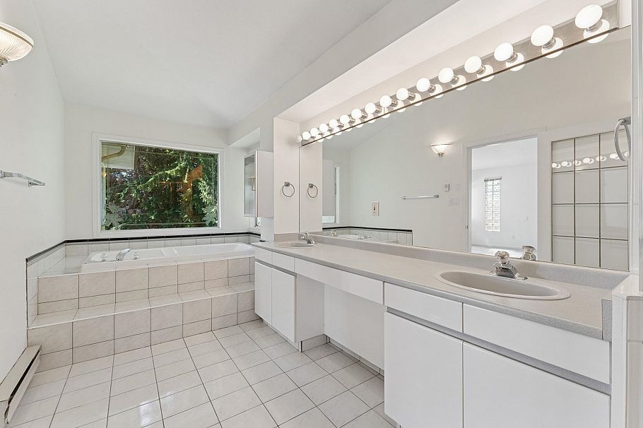 3908 Blantyre Place North Vancouver, BC - 24