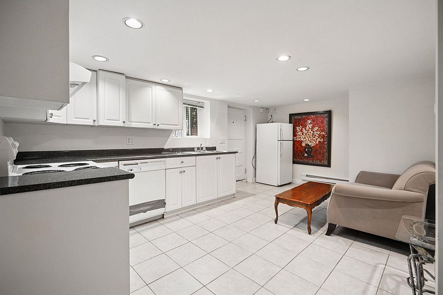 565 E 50th Avenue Vancouver, BC - 12