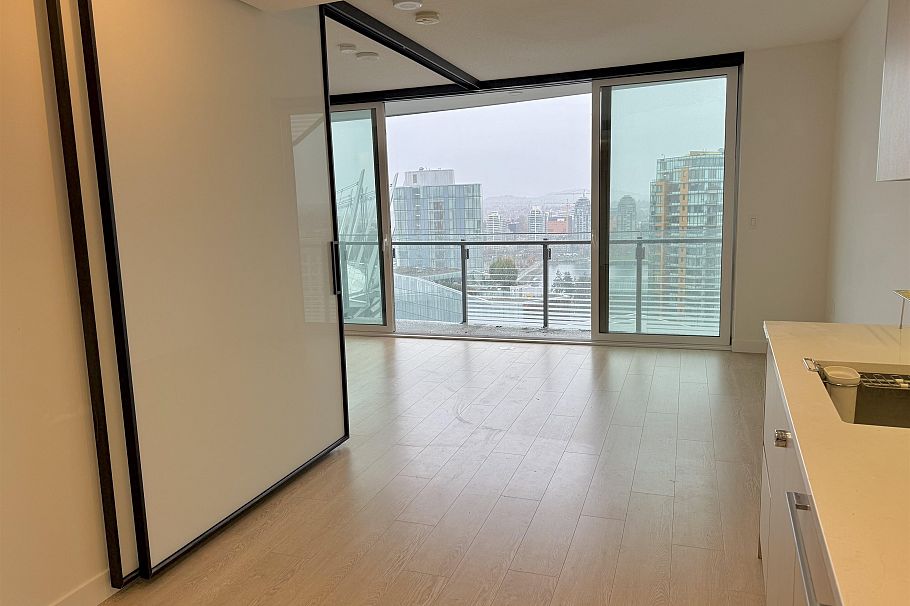 2612 89 Nelson Street Vancouver, BC - 3