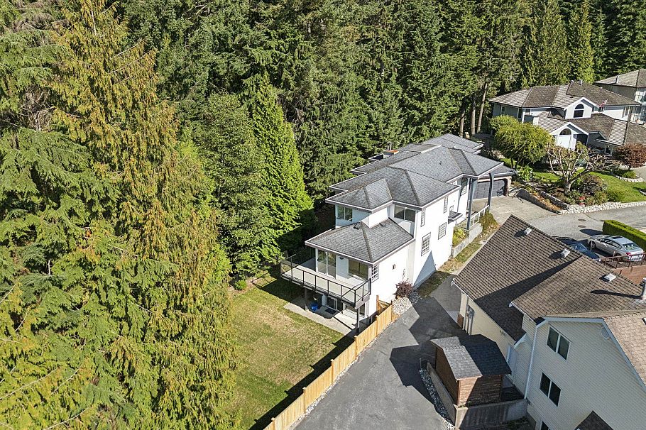 3908 Blantyre Place North Vancouver, BC - 35