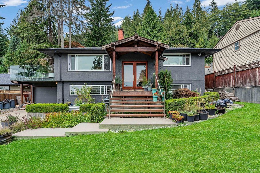 562 Alpine Court North Vancouver, BC - 33