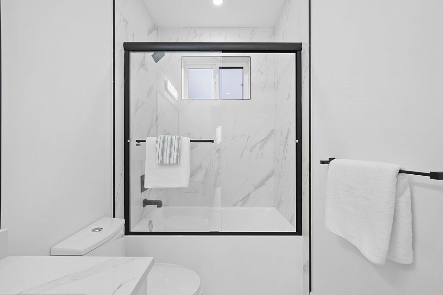 2995 E 17th Avenue Vancouver, BC - 20