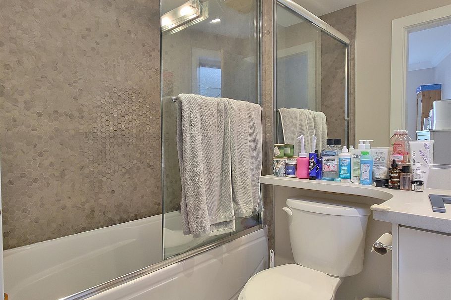 2055 Triumph Street Vancouver, BC - 11