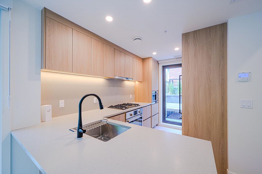 6322 Oak Street Vancouver, BC - 8