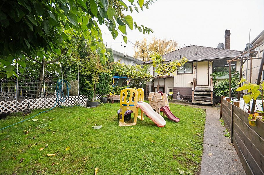 565 E 50th Avenue Vancouver, BC - 25
