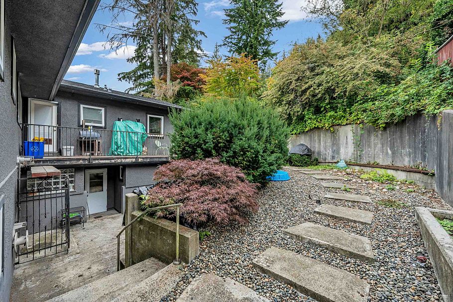 562 Alpine Court North Vancouver, BC - 31