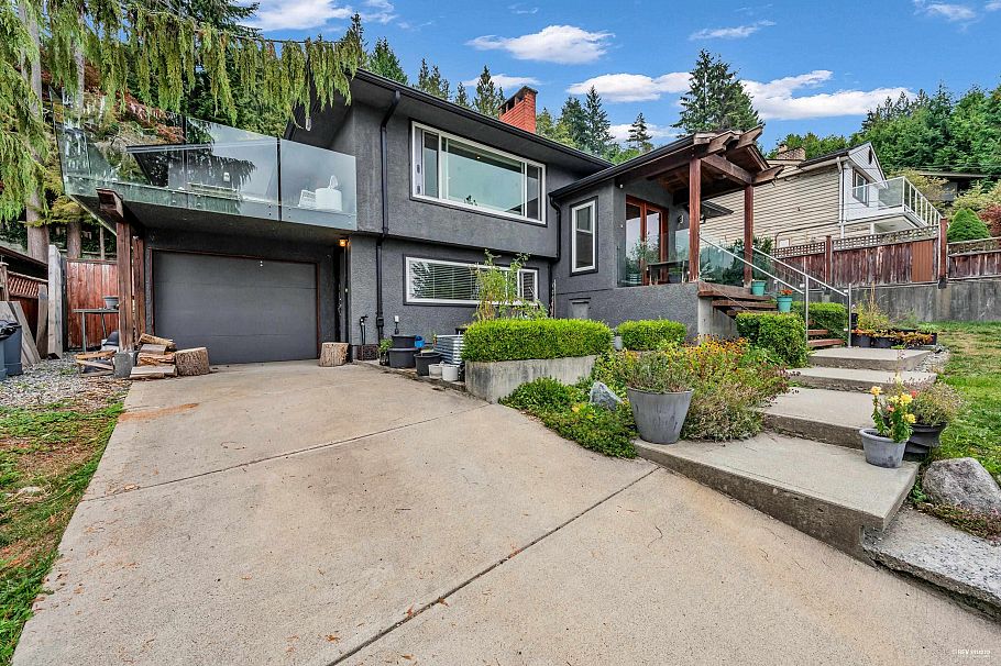 562 Alpine Court North Vancouver, BC - 34