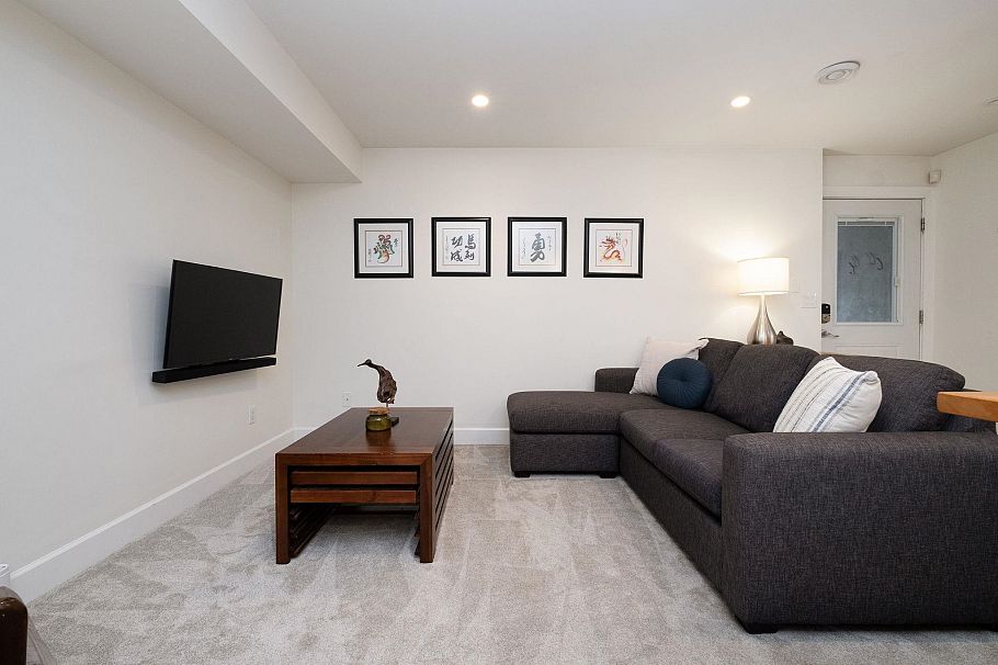 308 E 9th Street North Vancouver, BC - 25