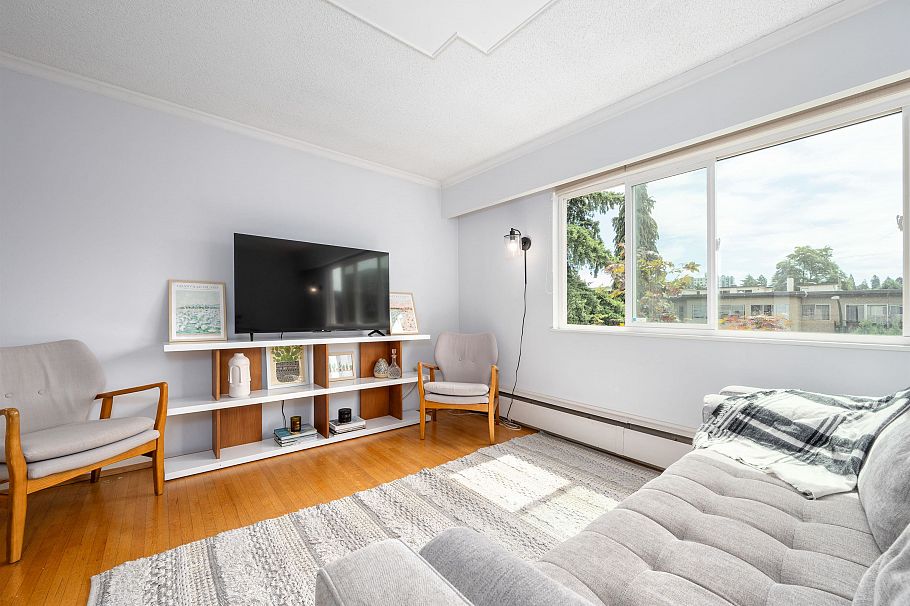 8 1235 W 10th Avenue Vancouver, BC - 2