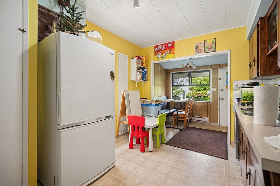 565 E 50th Avenue Vancouver, BC - 6