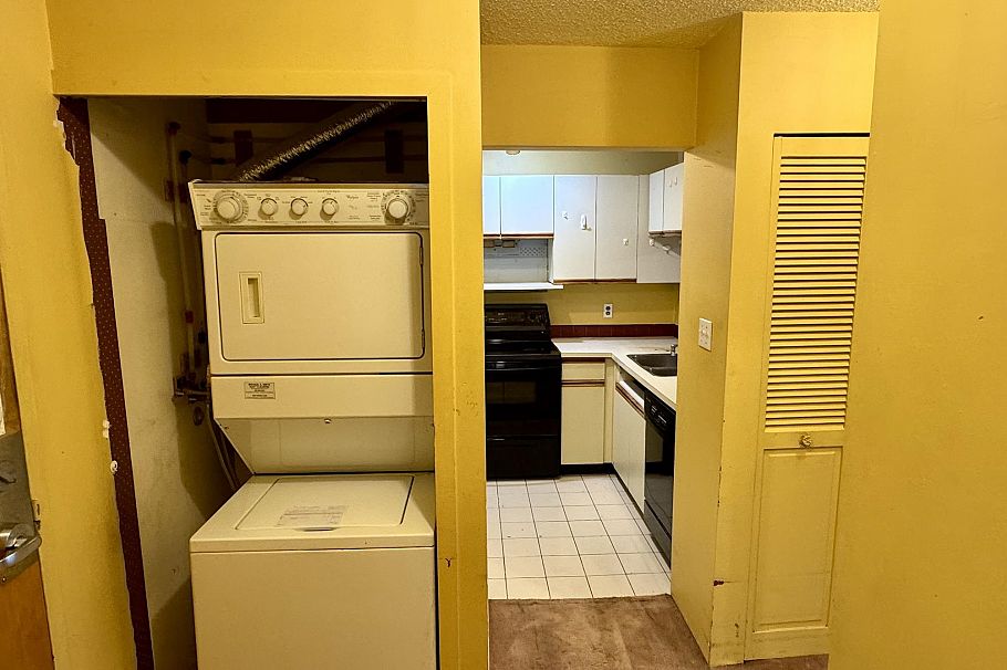 403 1010 Chilco Street Vancouver, BC - 5