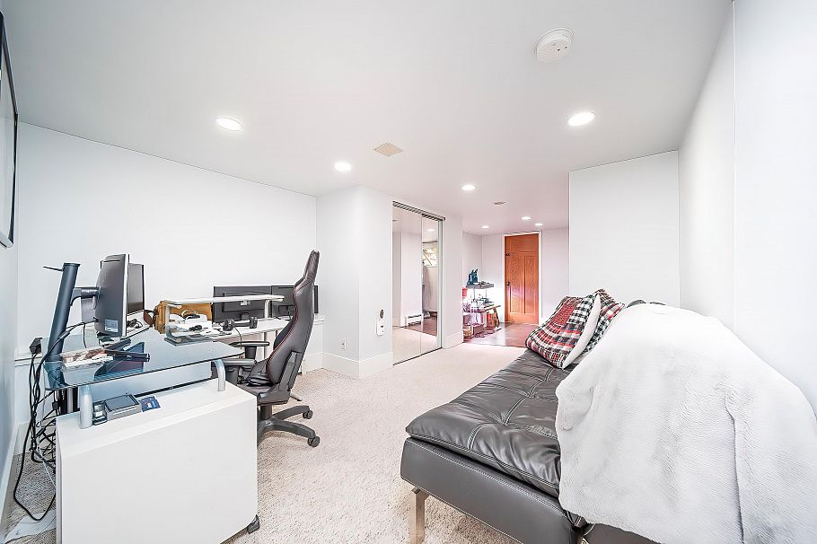 2896 W 41st Avenue Vancouver, BC - 29